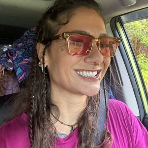 Meet your Posher, Esin